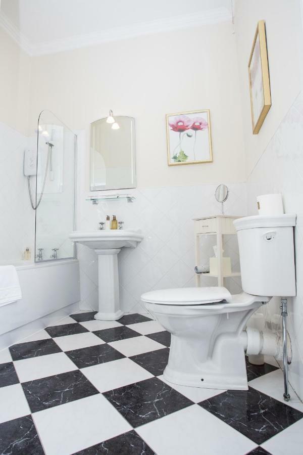 26 The Crescent - Guest House Ayr Bagian luar foto